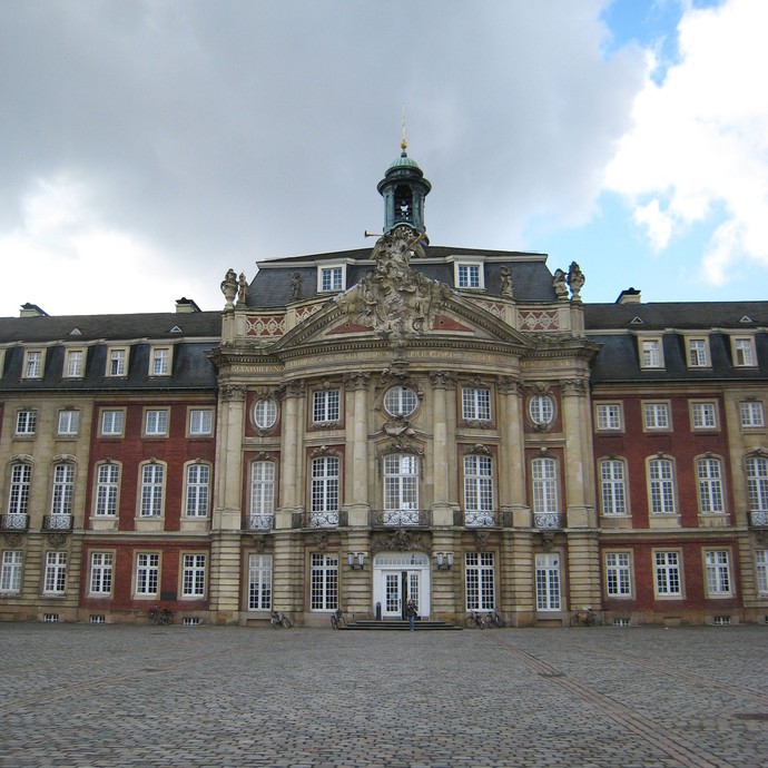Schloss_Muenster_gesamt (vergrößerte Bildansicht wird geöffnet)